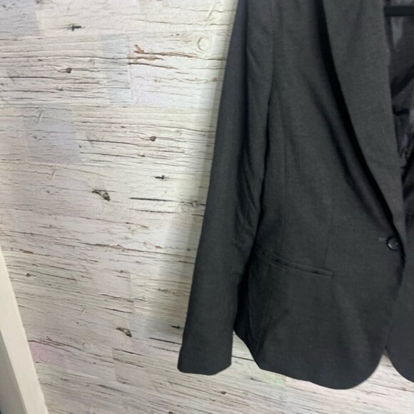 Banana republic gray blazer size  4P - Picture 2 of 8